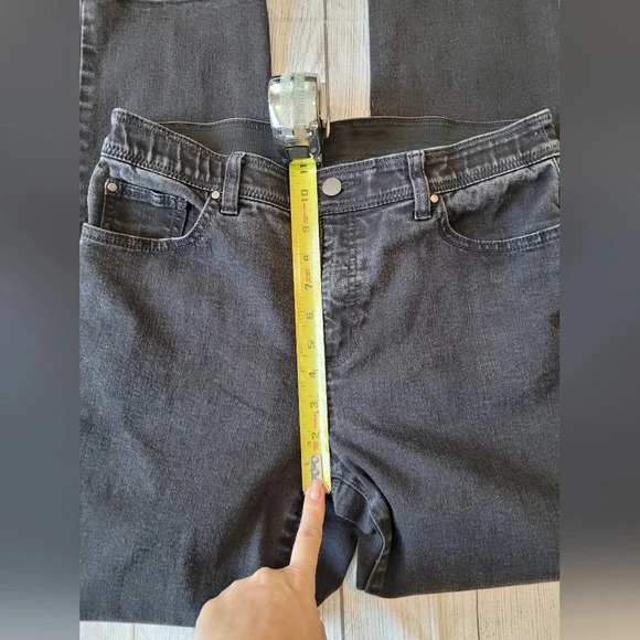 Chicos Fabulously Slimming •Size 1 (8) Short• Black Denim Jeans - Picture 8 of 9